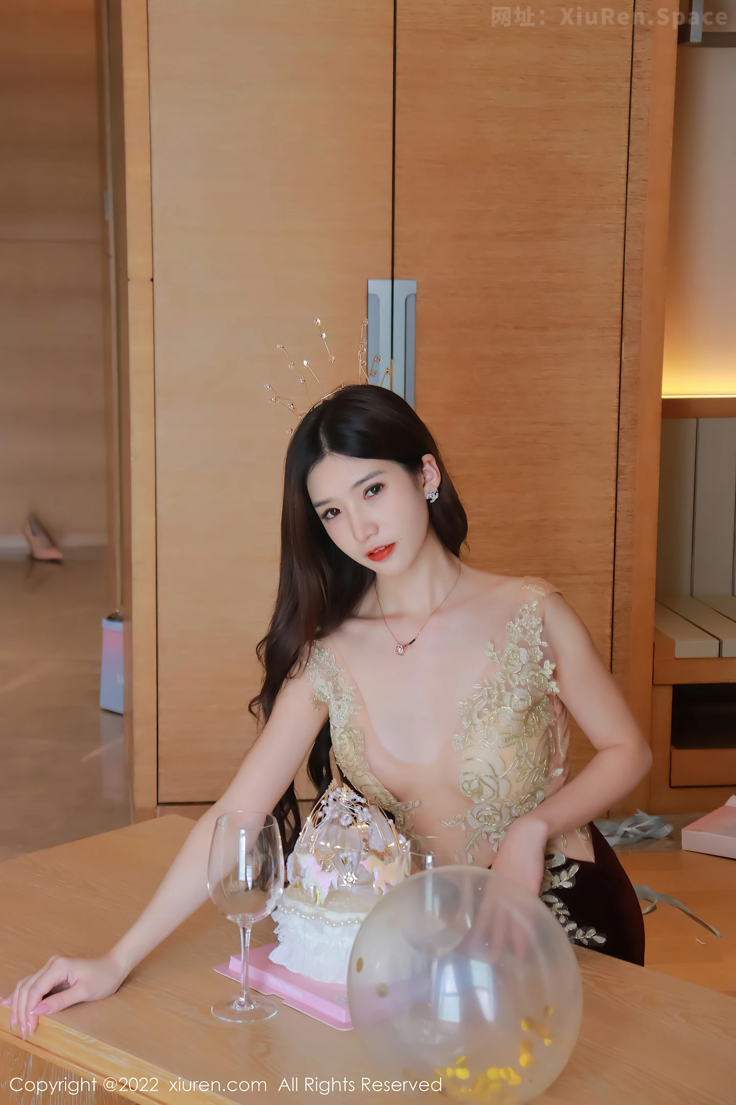 图片[6]-[XiuRen秀人网] VOL.5427 模特hebe韩心雨香格里拉旅拍脱连衣裙露丁字裤秀翘臀诱惑写真52P-秀人网官方网站